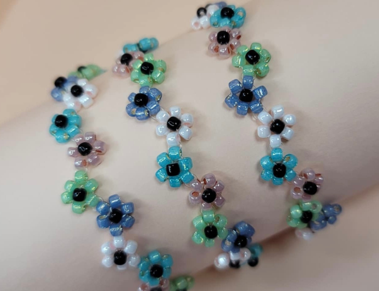 🌼 Colorful Floral Beaded Bracelet🌼