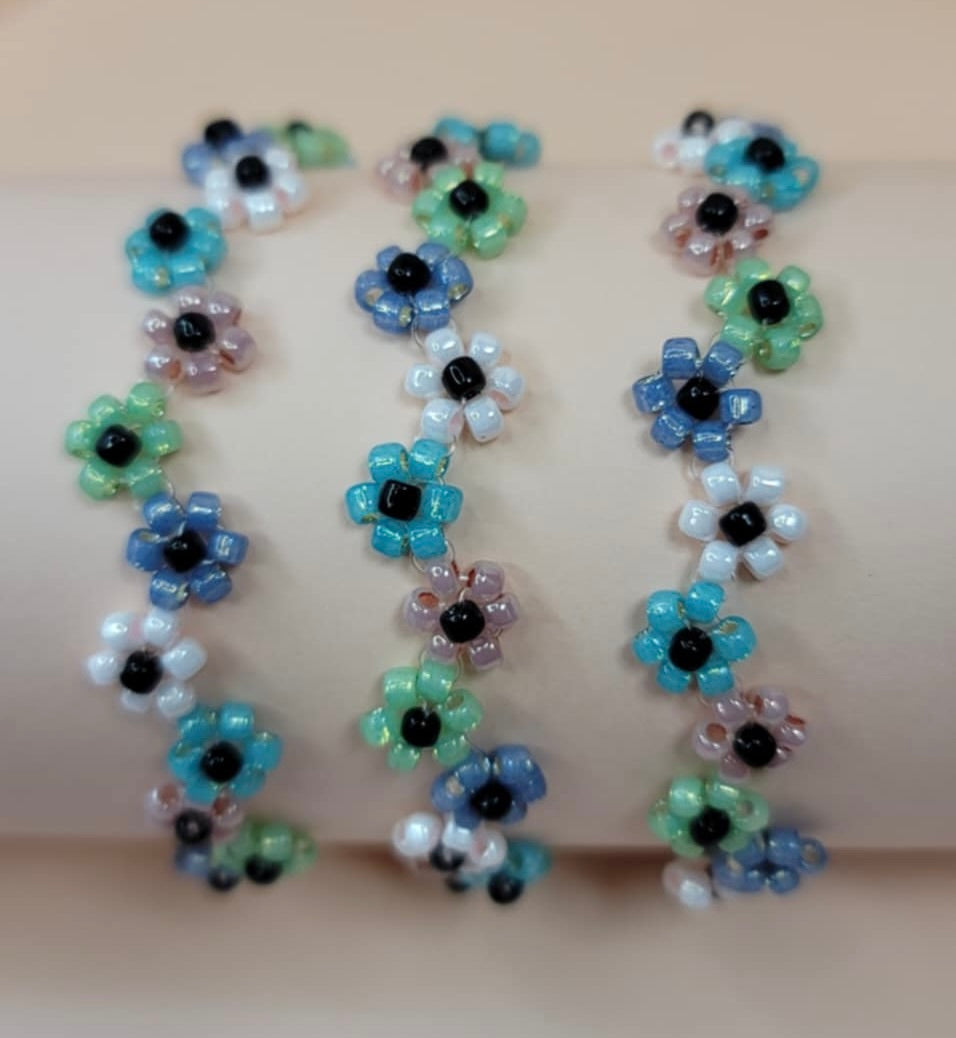 🌼 Colorful Floral Beaded Bracelet🌼
